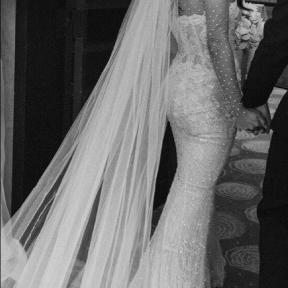 Wedding Gown - Picture 4 of 7